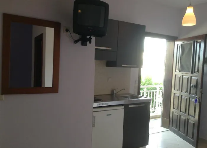 Pansion Eleni Amulianí